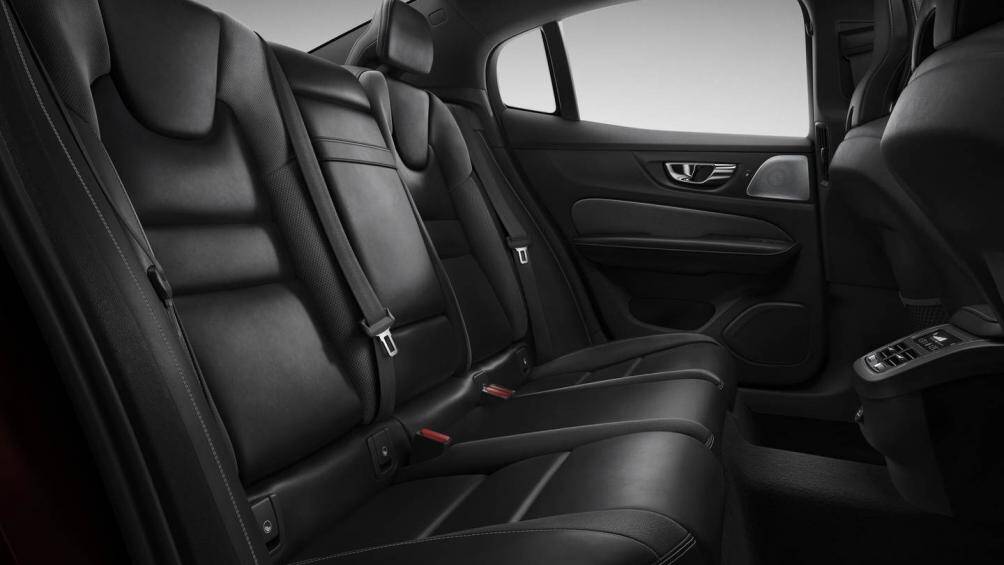 Một số công nghệ an toàn khác trên xe như hệ thống kiểm soát hành trình thông minh, hệ thống hỗ trợ giữ làn đường và hệ thống cảnh báo va chạm