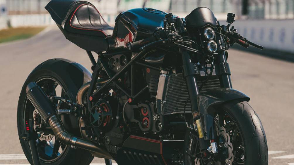 Theo yêu cầu của chủ xe, Freerides Motos đã giữ lại một số chi tiết gốc. Những chi tiết còn lại được tạo hình bằng vật liệu nhôm