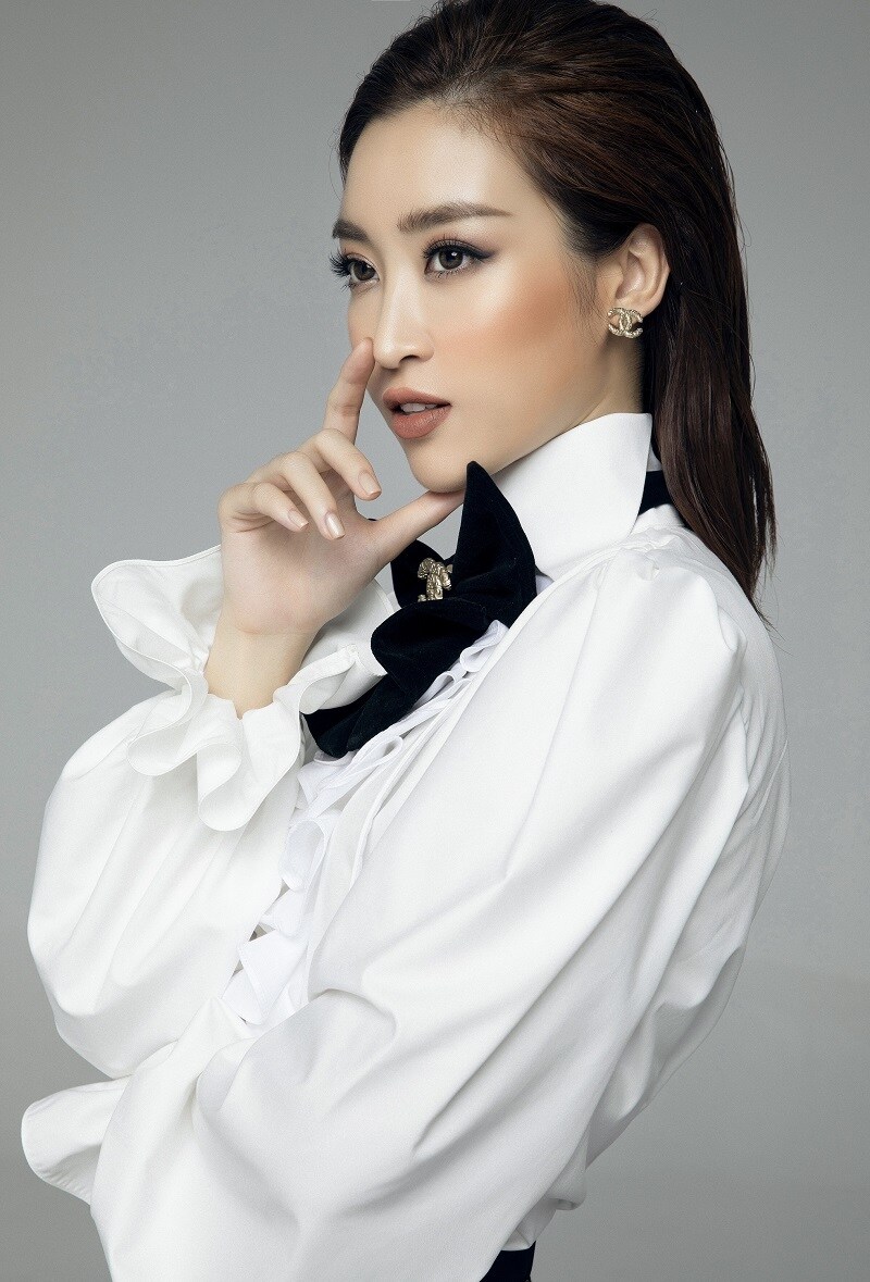 Mới đây, bộ ba hoa hậu gồm Đỗ Mỹ Linh, Lương Thùy Linh và Trần Tiểu Vy đã khoe những hình ảnh mới nhất với phong cách menswear cá tính.