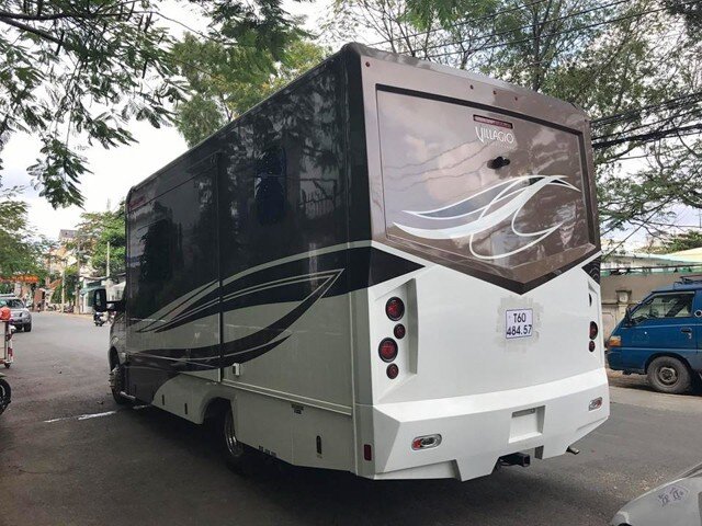 Hãng Renegade, Mỹ giữ lại động cơ, khung gầm, hệ thống truyền động, nội thất bệ trung tâm của Sprinter để phát triển nên chiếc xe mới đậm chất Motor Home