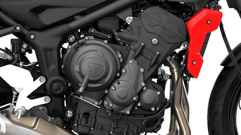 Xe sở hữu khối động cơ 3 xy-lanh 660cc DOHC mới, cho sức mạnh 80 mã lực tại tua máy 10.250 vòng/phút, đi kèm hộp số côn tay 6 cấp