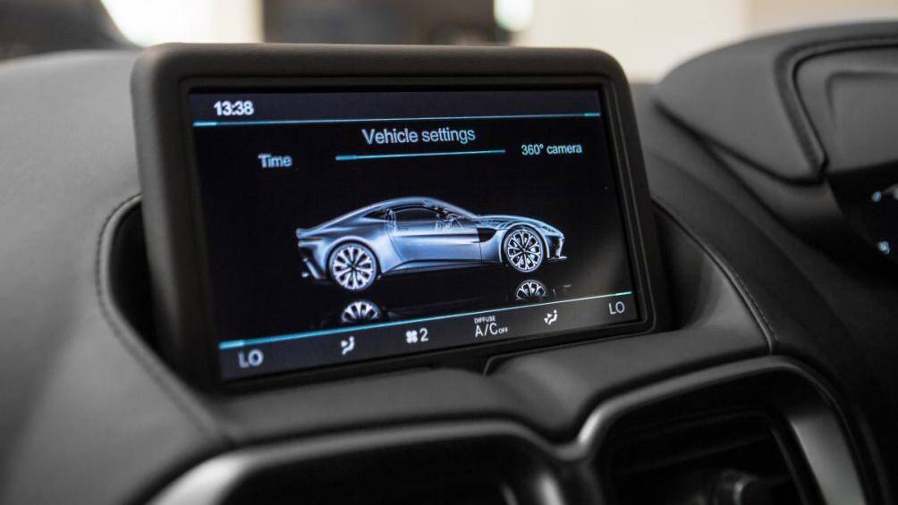 Khối động cơ này giúp chiếc xe có khả năng tăng tốc từ 0-100 km/h trong 3,6 giây trước khi đạt vận tốc tối đa 314 km/h