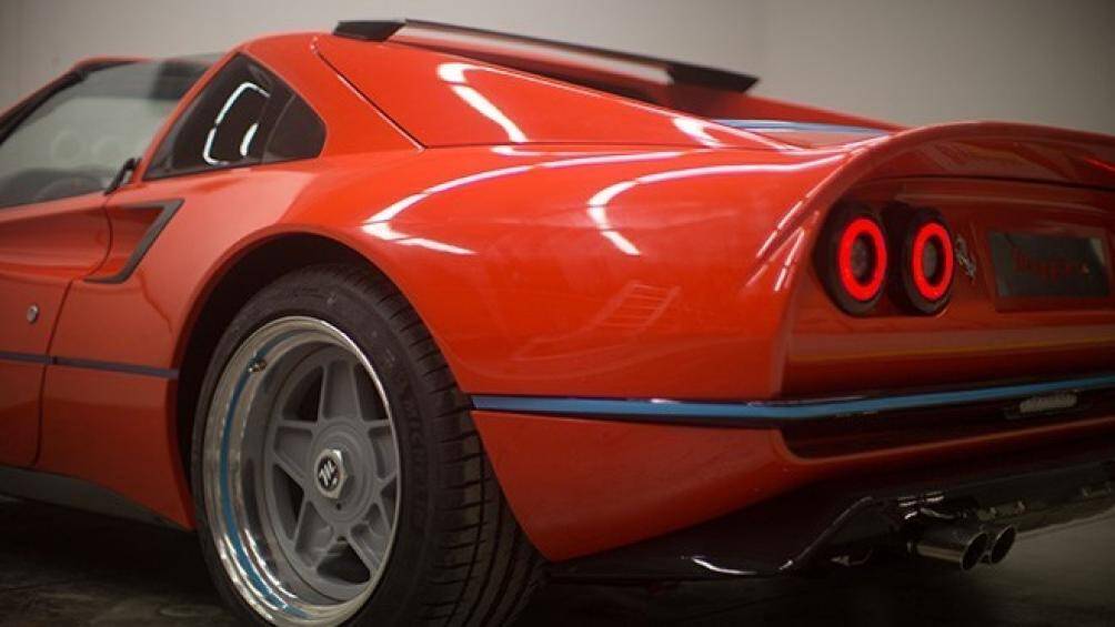 Cùng với mã lực bổ sung, khung gầm xe cũng đã được cải tiến. Khoảng cách rộng giữa hai bánh xe đã rộng thêm 50 mm ở phía trước, và 100 mm ở phía sau