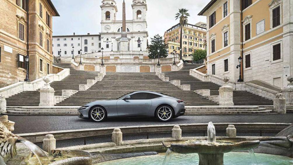 Xe trang bị màn hình kỹ thuật số 16 inch kính cong đa chức năng, có khả năng quay vòng qua ba chế độ xem