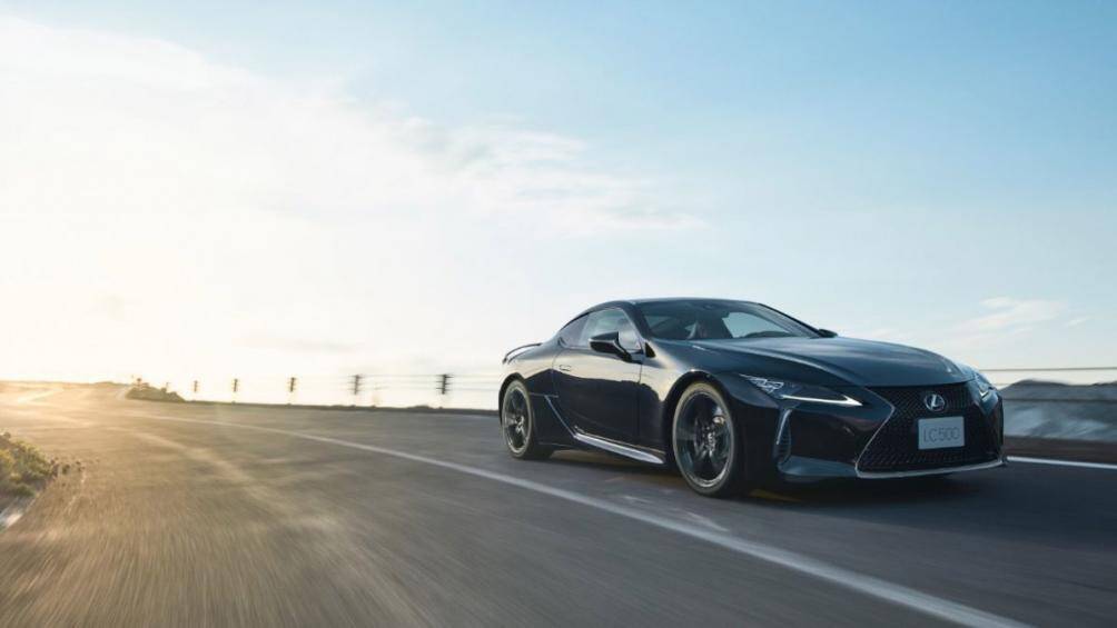 Lexus vừa giới thiệu một phiên bản mới Lexus LC Aviation dành riêng cho thị trường Nhật Bản với thiết kế bên ngoài ấn tượng và bắt mắt hơn