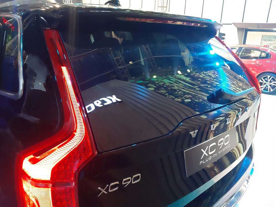 So với các mẫu xe trong phân khúc, sức mạnh của XC90 T8 Recharge thuộc diện tốt nhất và cũng là mẫu xe duy nhất trong phân khúc SUV 7 chỗ trang bị động cơ plug-in hybrid.