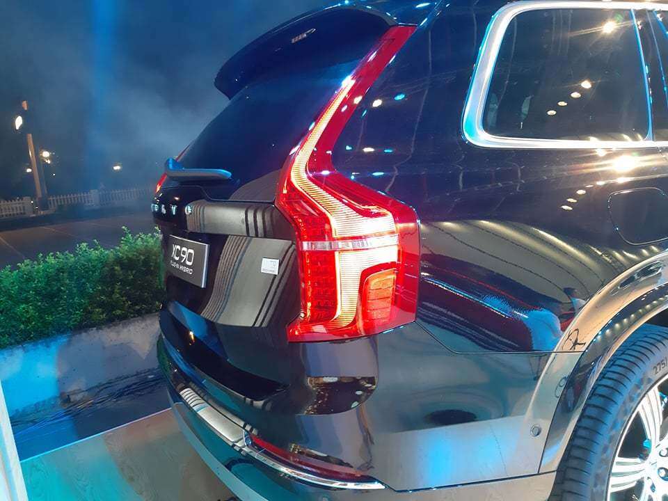 Mẫu SUV Thụy Điển sử dụng động cơ xăng 2.0L kết hợp động cơ điện, cho ra tổng công suất 400 mã lực và mô-men xoắn 640 Nm.