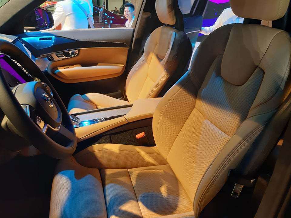 Mẫu SUV này được trang bị những công nghệ an toàn tiên tiến nhất như gói City Safety tích hợp phanh tự động, tính năng hỗ trợ lái, chức năng cảnh báo va chạm với phương tiện ngược chiều…