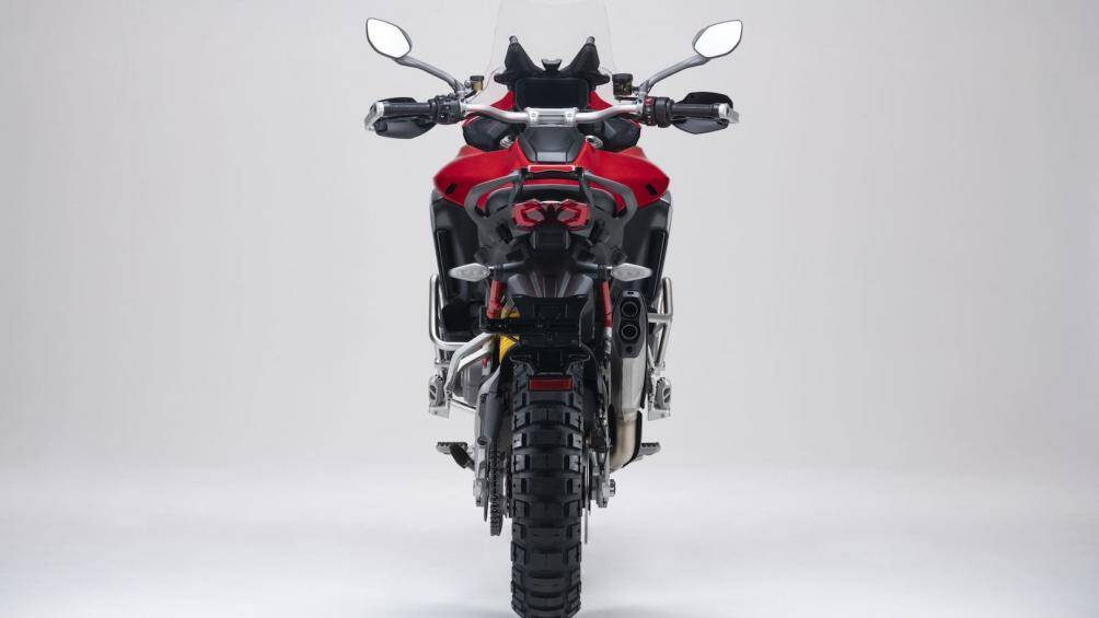 Khách hàng có thể đặt mua Multistrada V4 từ tháng 1/2021. Tuy nhiên, giá bán của cả ba phiên bản vẫn chưa được hãng công bố chính thức
