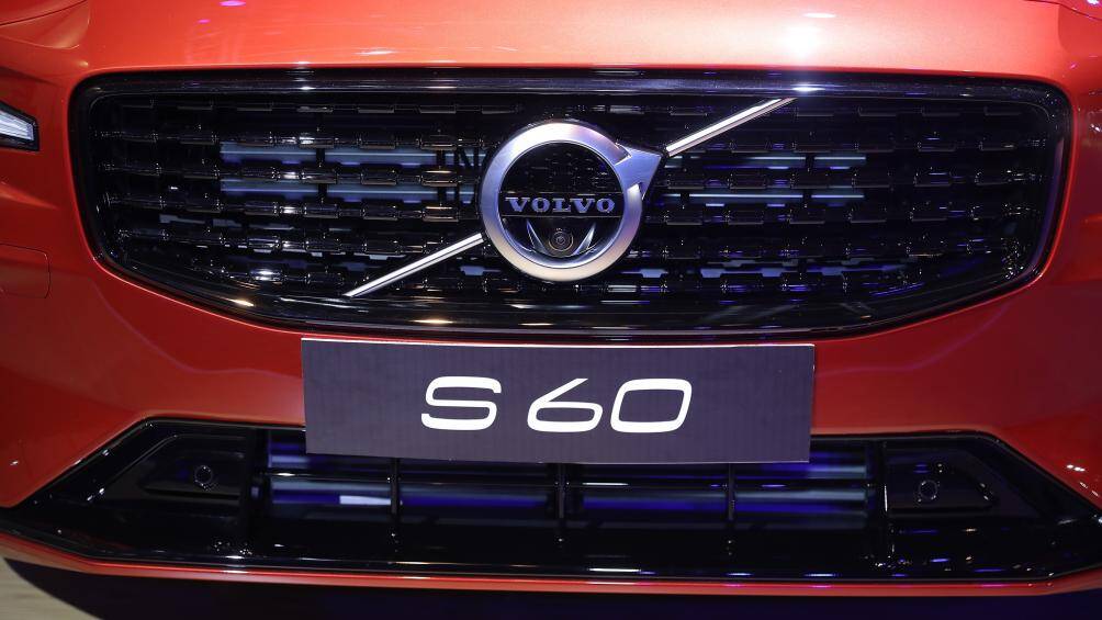 Logo Volvo quen thuộc nằm chính giữa lưới tản nhiệt