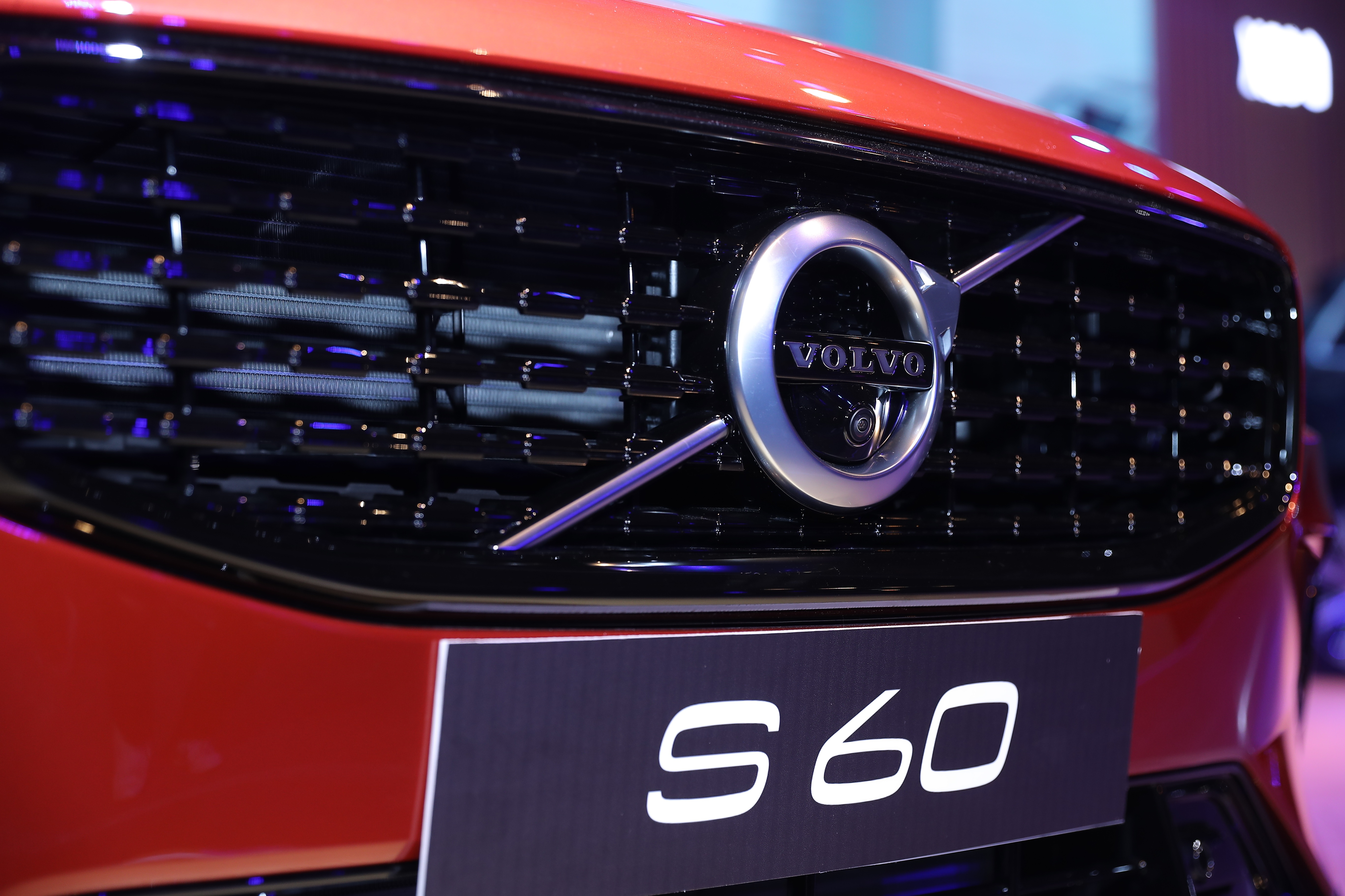 Volvo S60 R-Design là mẫu xe cạnh tranh trong phân khúc sedan hạng sang cỡ nhỏ, cùng với các đối thủ như Mercedes C-Class, BMW 3-Series hay Audi A4. Tại Việt Nam, xe chỉ bao gồm một phiên bản R-Design thể thao có giá bán 1,690 tỷ đồng