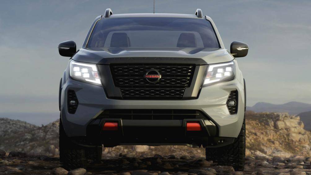 Phần đầu xe với lưới tản nhiệt mới lớn hơn đi kèm với cụm đèn pha bi-LED được tạo hình tinh tế hơn. Đèn hậu cũng thay đổi thêm phần bắt mắt