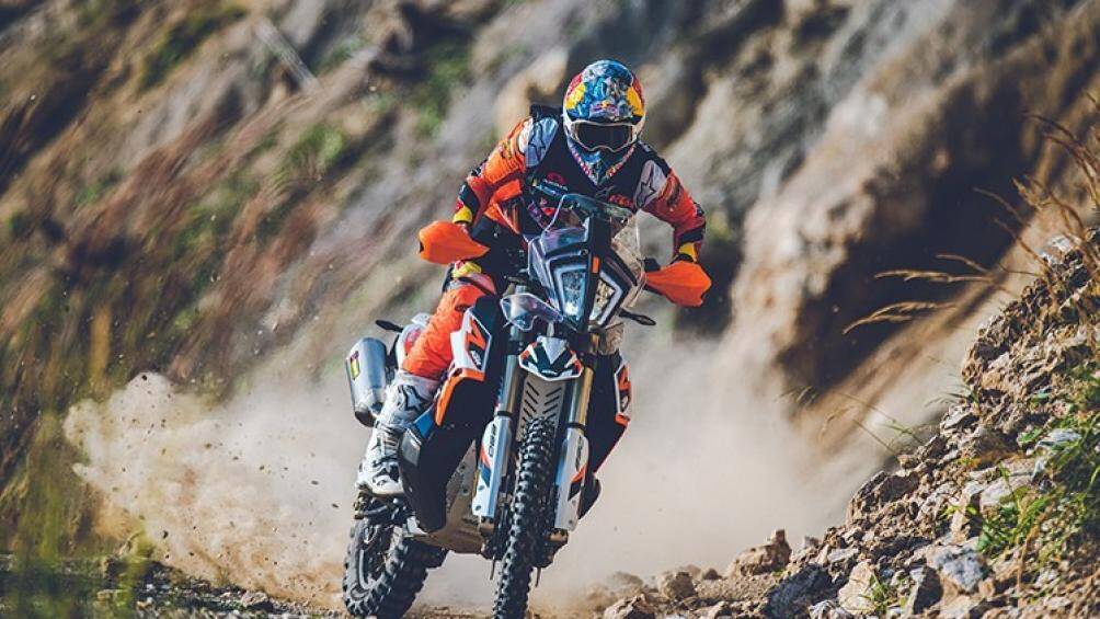 Động cơ LC8 dung tích 889 cc của xe đã được hiệu chỉnh lại, sản sinh công suất là 105 mã lực và mômen xoắn cực đại 100 Nm