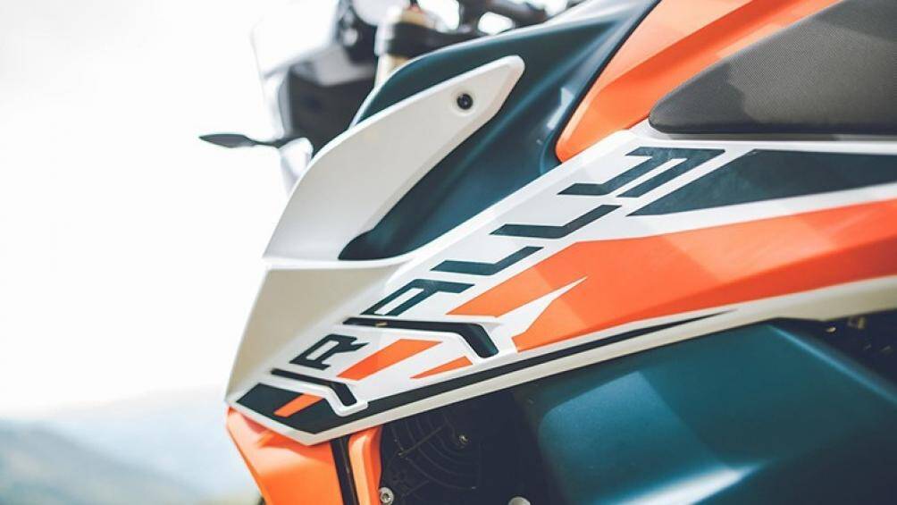 Xe sở hữu nhiều chế độ lái khác nhau, các thông tin này sẽ được hiển thị trên màn hình màu TFT có kết nối với điện thoại của xe qua ứng dụng KTM MyRide