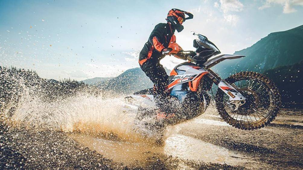 Các công nghệ điện tử hỗ trợ của KTM 890 Adventure R Rally như hệ thống chống bó cứng phanh ABS cảm biến góc nghiêng, phanh ABS off-road mới nhất...