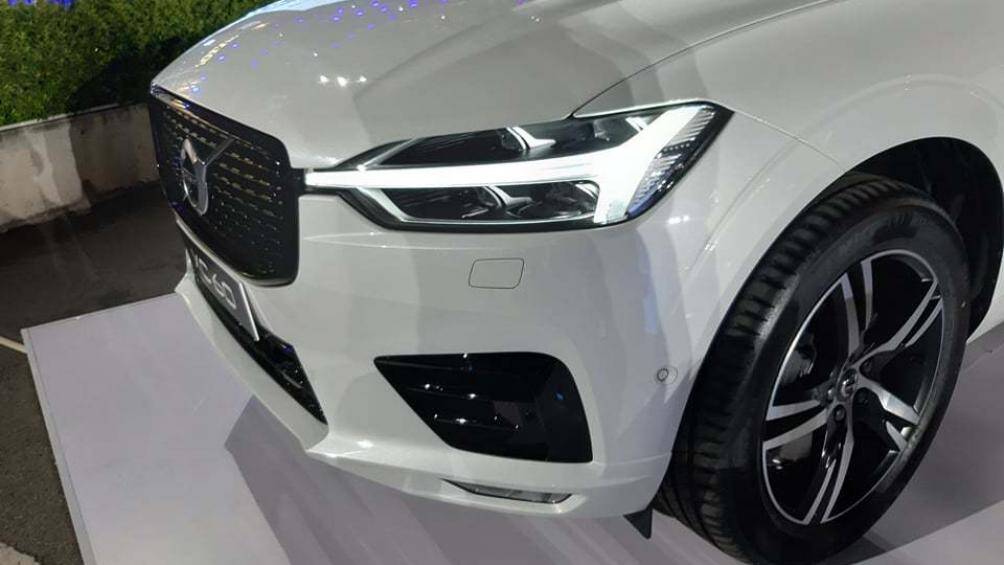 Cụm đèn Thor's Hammer hiện đại với công nghệ LED hoàn toàn tích hợp cảm biến thông minh