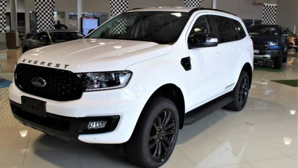 Giá bán các phiên bản dao động từ 1,299 - 1,799 triệu Baht (khoảng 971 triệu đến 1,34 tỷ đồng)