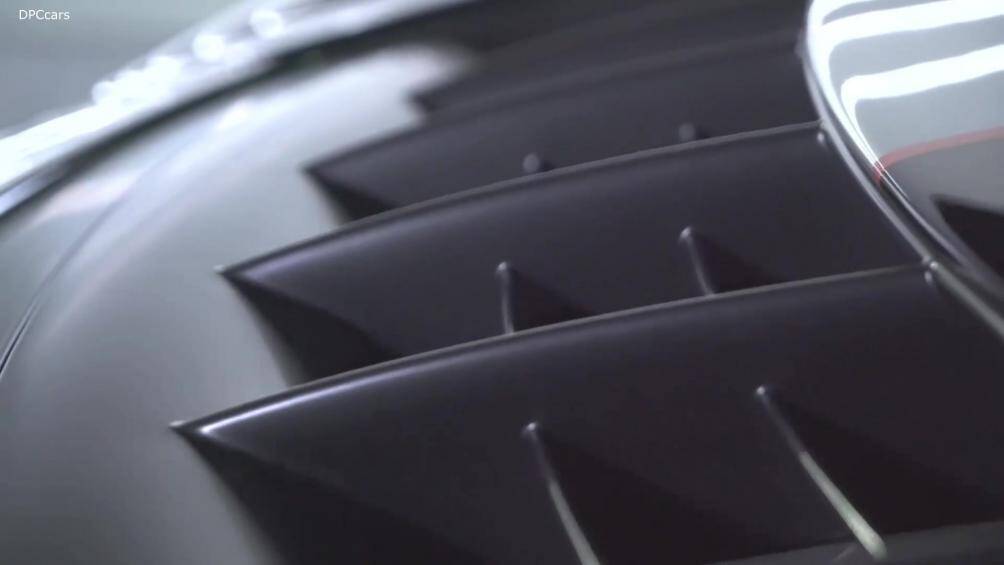 Bên cạnh đó, xe còn được trang bị hệ thống kiểm soát khí lưu thông minh AAMS giúp người lái cảm thấy thoải mái khi chạy ở tốc độ cao