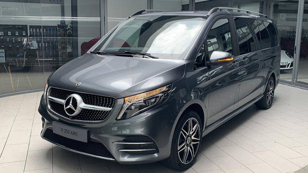 Mercedes-Benz V250 AMG 2020 mới có thiết kế ngoại thất thể thao và khỏe khoắn đang được niêm yết bán chính hãng tại Việt Nam với giá 3,183 tỷ đồng