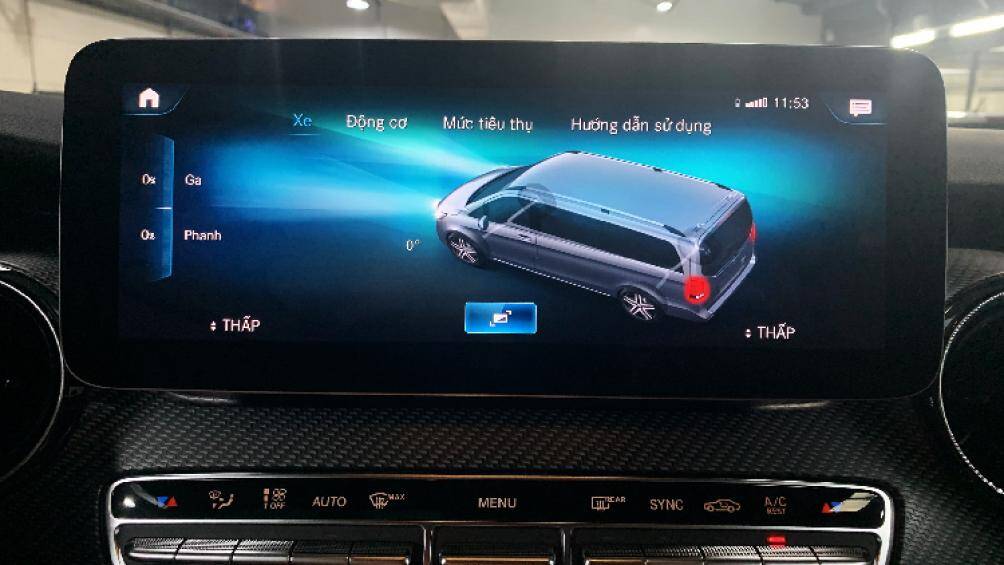 Phiên bản Mercedes-Benz V250 AMG trang bị khối động cơ xăng 2.0 lít có công suất tối đa đạt 211 mã lực, xe có thể tăng tốc từ 0-100 km/giờ trong 9.4 giây