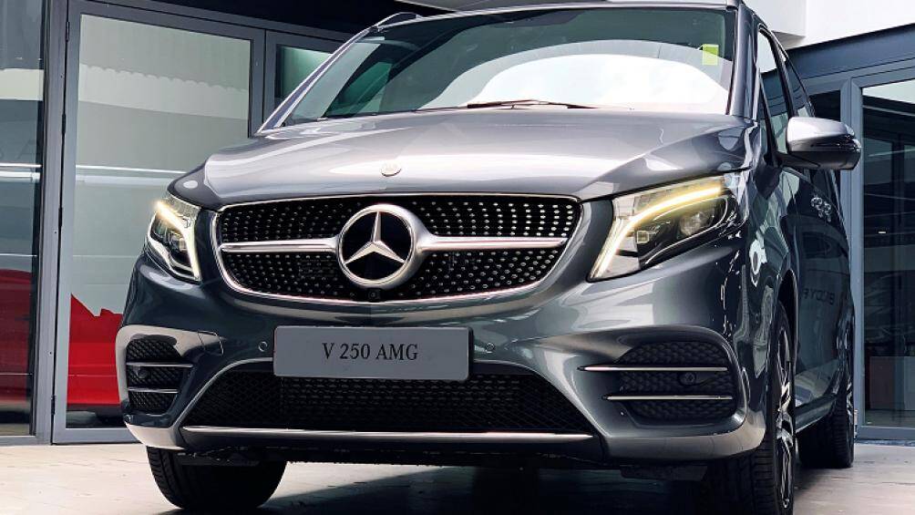 Xe trang bị cụm đèn trước LED toàn phần (full-LED), có kiểu dáng bắt mắt. Bên dưới hốc gió cũng được tinh chỉnh, thiết kế dạng 2 nan ngang mạ crôm sáng bóng