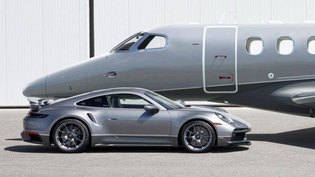 Bộ đôi này đều sở hữu màu sơn Platinum Silver Metallic ở ngoại thất, kết hợp cùng màu sơn Jet Grey Metallic ở phần bụng