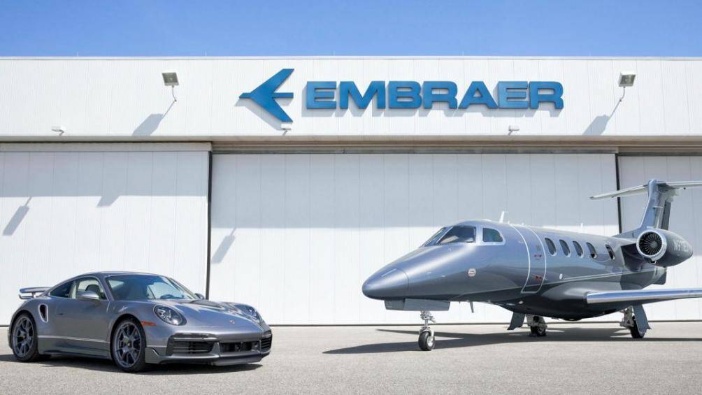 Chiếc chuyên cơ có giá bán ở mức 10 triệu USD và chiếc Porsche chỉ được bán kèm cho khách hàng mua chiếc máy bay với giá trên 200.000 USD