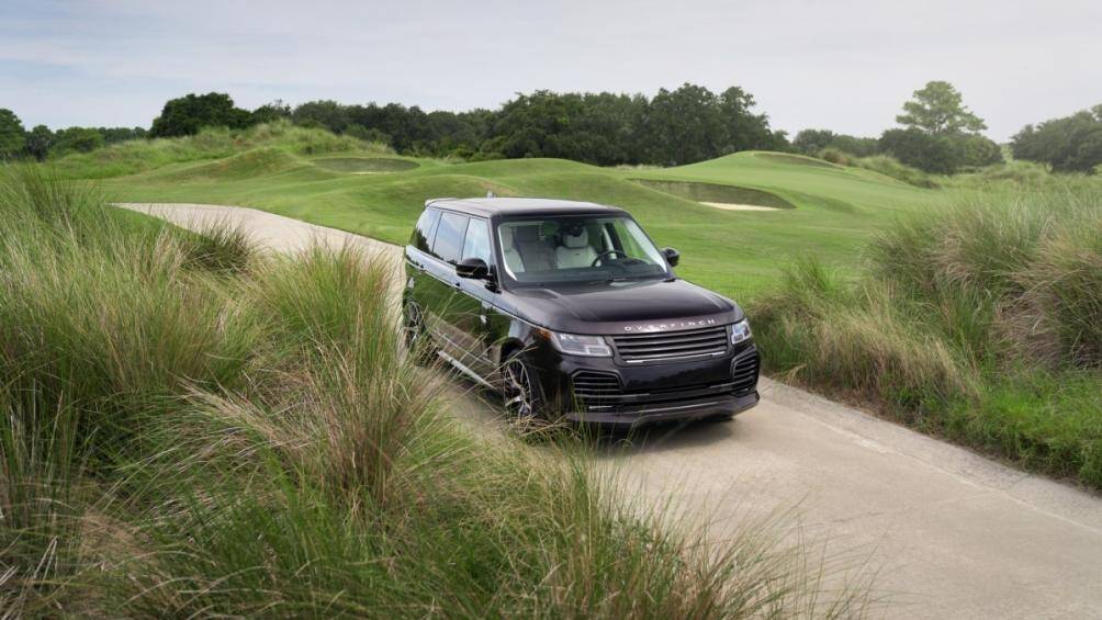 Sandringham Edition được trang bị một bộ thân vỏ bằng carbon bao gồm tấm cản va trước thể thao hơn với hốc gió lốc hơn và đèn chạy ban ngày LED