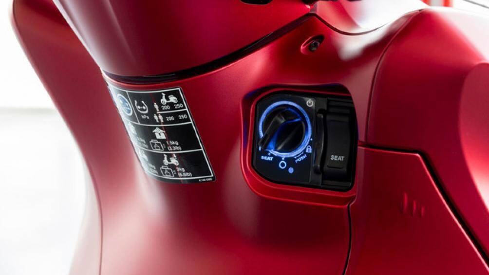 Động cơ xi-lanh đơn SOHC 4 van làm mát bằng chất lỏng với đường kính trái piston tăng thêm 5mm được lấy từ người anh em maxi scooter Forza 350