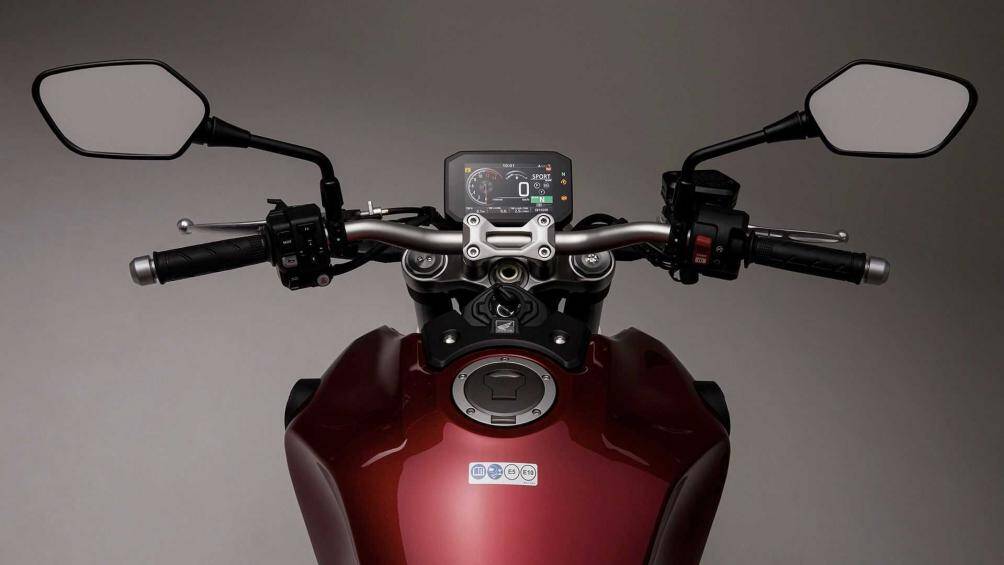 Trên màn hình còn cung cấp hệ thống Honda Smartphone Voice Control (Hệ thống kiểm soát giọng nói qua điện thoại thông minh)