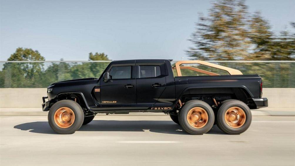 Nếu mua Rezvani Hercules 6×6 dùng động cơ V8, dung tích 7.0 lít, khách hàng Mỹ sẽ phải chi số tiền lên đến 474.000 USD (hơn 10,9 tỷ đồng)