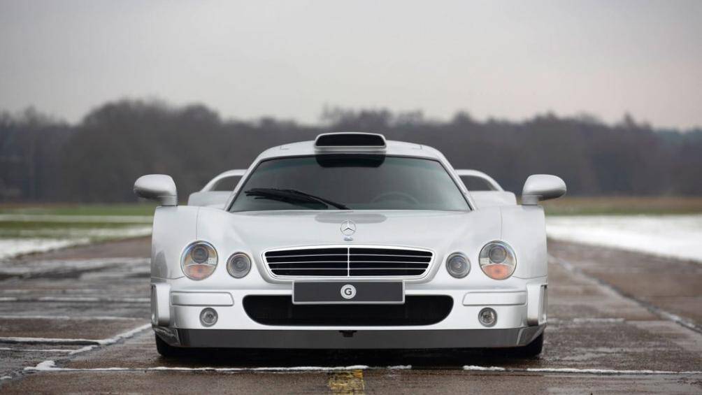 2. Mercedes-AMG CLK GTR (tốc độ tối đa 335 km/h)