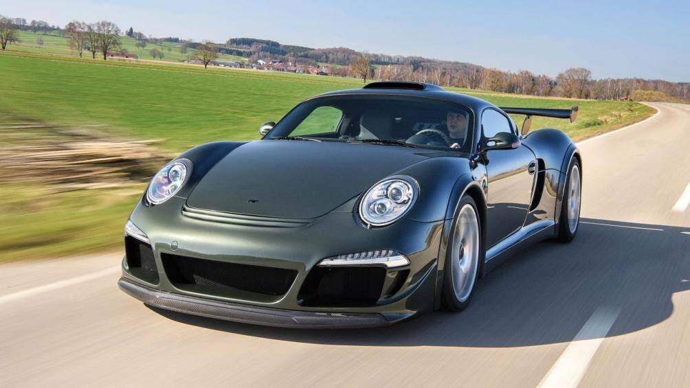9. RUF CTR3 Clubsport (tốc độ tối đa 380 km/h)