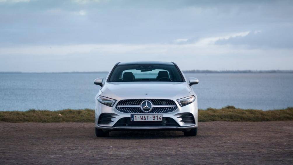 Cụ thể các phiên bản A200 Progressive Tiêu chuẩn và A 200 AMG Dynamic với gói trang bị ngoại thất thể thao