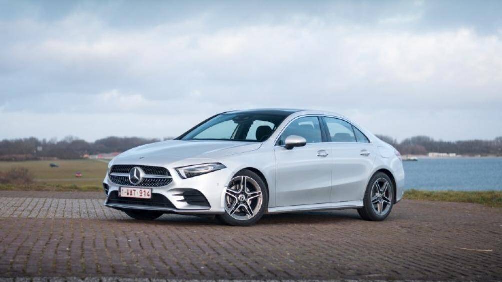 Trong khi A 200 phiên bản AMG Dynamic sẽ có giá bán rẻ hơn xe nhập khẩu khoảng 300.000 baht (tương đương 220 triệu đồng)