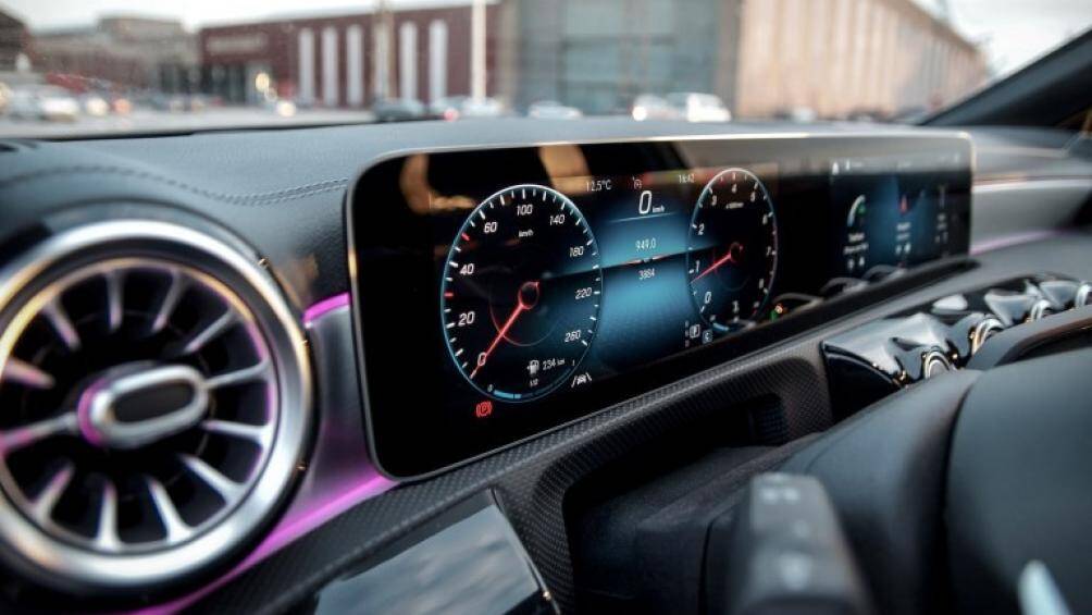 Trong khi ở Việt Nam vị trí này thuộc về mẫu C 180 có giá 1,399 tỷ đồng và được định vị ở phân khúc cao hơn A Class sedan