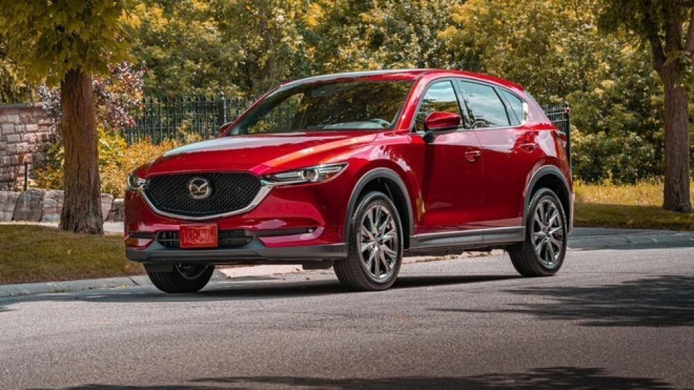 1. Mazda CX-5 2020 (giá khởi điểm: 25.190 USD, điểm tổng thể: 8,6/10)