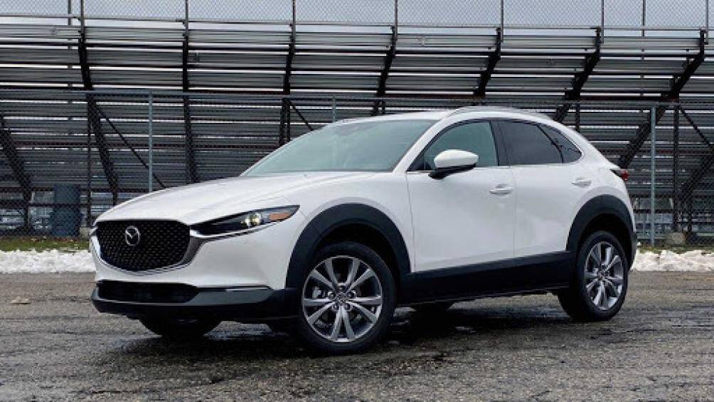 8. Mazda CX-30 2020 (giá khởi điểm: 23.300 USD, điểm tổng thể: 7,9/10)