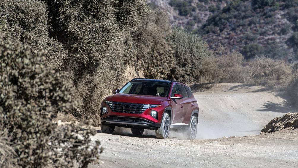 Hyundai Tucson sử dụng động cơ Smartstream 2.5L, sản sinh công suất tối đa 187 mã lực, tiêu thụ 8,4 lít/100 km trên đường hỗn hợp