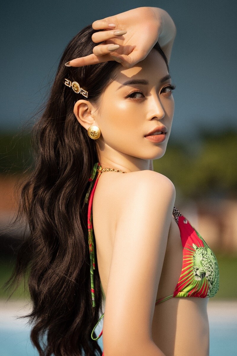 Á hậu Phương Nga cũng là một người đẹp năng nổ. Đoạt danh hiệu á hậu, cô lấn sân làm MC của nhiều sự kiện, chăm chỉ tham gia nhiều hoạt động nghệ thuật.