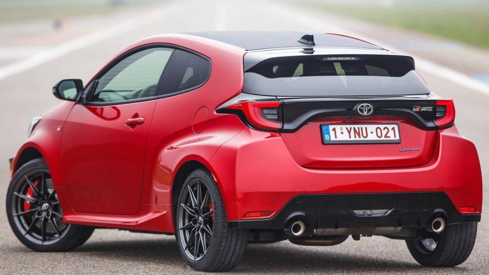 Nửa đầu của xe sử dụng khung gầm GA-B tương tự Toyota Yaris thông thường. Tuy nhiên, nửa sau lại dùng khung gầm GA-C lấy từ Toyota Corolla và C-HR