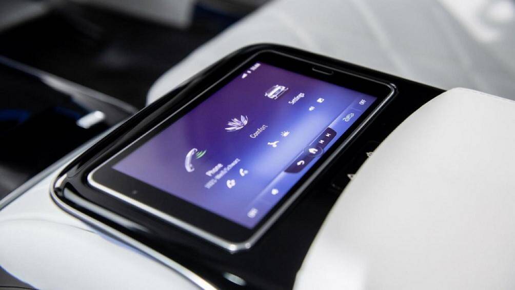 Mercedes-Maybach S-Class mới cũng có hệ thống hỗ trợ lái xe cấp độ 3, từ đó cho phép người lái bỏ tay khỏi vô lăng trong các tình huống giao thông đông đúc