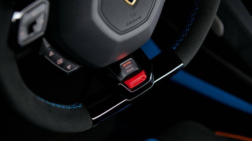 Lamborghini Huracan STO được trang bị động cơ V10 có khả năng sản sinh công suất 640 mã lực