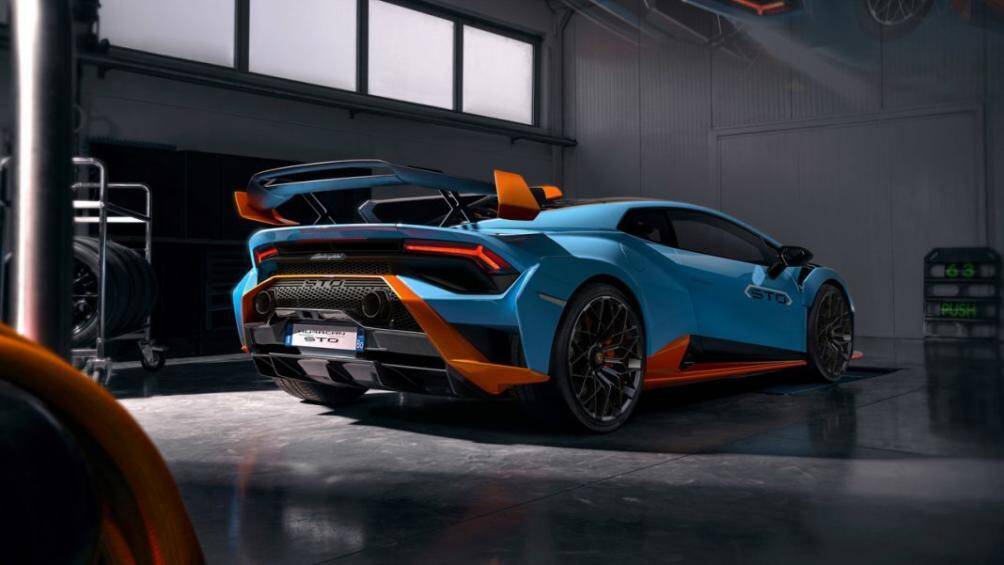 Các đường nét thiết kế trên Huracan STO đều được thiết kế dựa trên hiệu quả khí động học và các công nghệ nhẹ được ứng dụng trong lĩnh vực đua xe