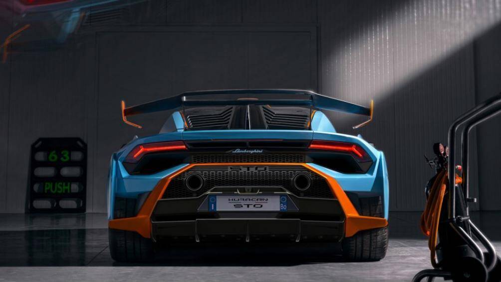 Xe được trang bị một khe hút gió NACA nhằm tạo khe hút gió cho động cơ với ống dẫn được rút ngắn cho phép giảm 30% tổn thất đến áp suất tĩnh