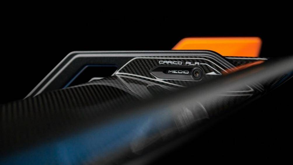 Chiếc xe có khả năng tăng tốc từ 0-100km/h trong 3 giây, phanh từ 100 km/h đến 0 km/h trong 30 mét