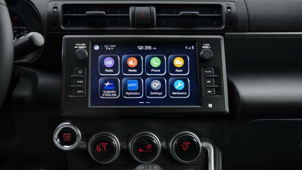 Bảng đồng hồ cơ đã được thay thế bằng màn hình điện tử, kích thước 7 inch, hiển thị đồng hồ tua máy và tốc độ ở giữa