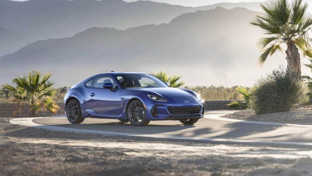 Bên ngoài, Subaru BRZ mới sở hữu nhiều đường nét cắt xẻ táo bạo và hầm hố hơn nhiều so với thế hệ trước