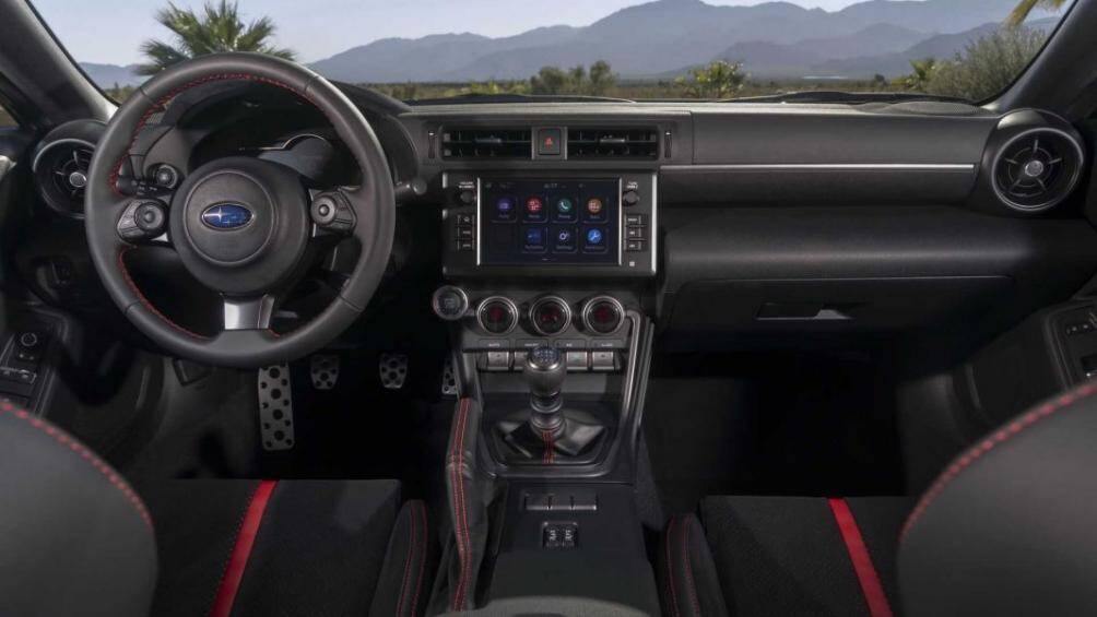 Hệ thống thông tin giải trí Subaru Starlink được hiển thị thông qua một màn hình cảm ứng, kích thước 8 inch