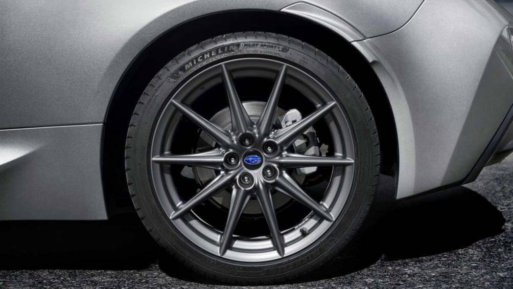 Bản Premium sẽ được trang bị bộ mâm nhôm kích thước 17 inch trong khi bản Limited cao cấp hơn sẽ có sẵn mâm xe 18 inch